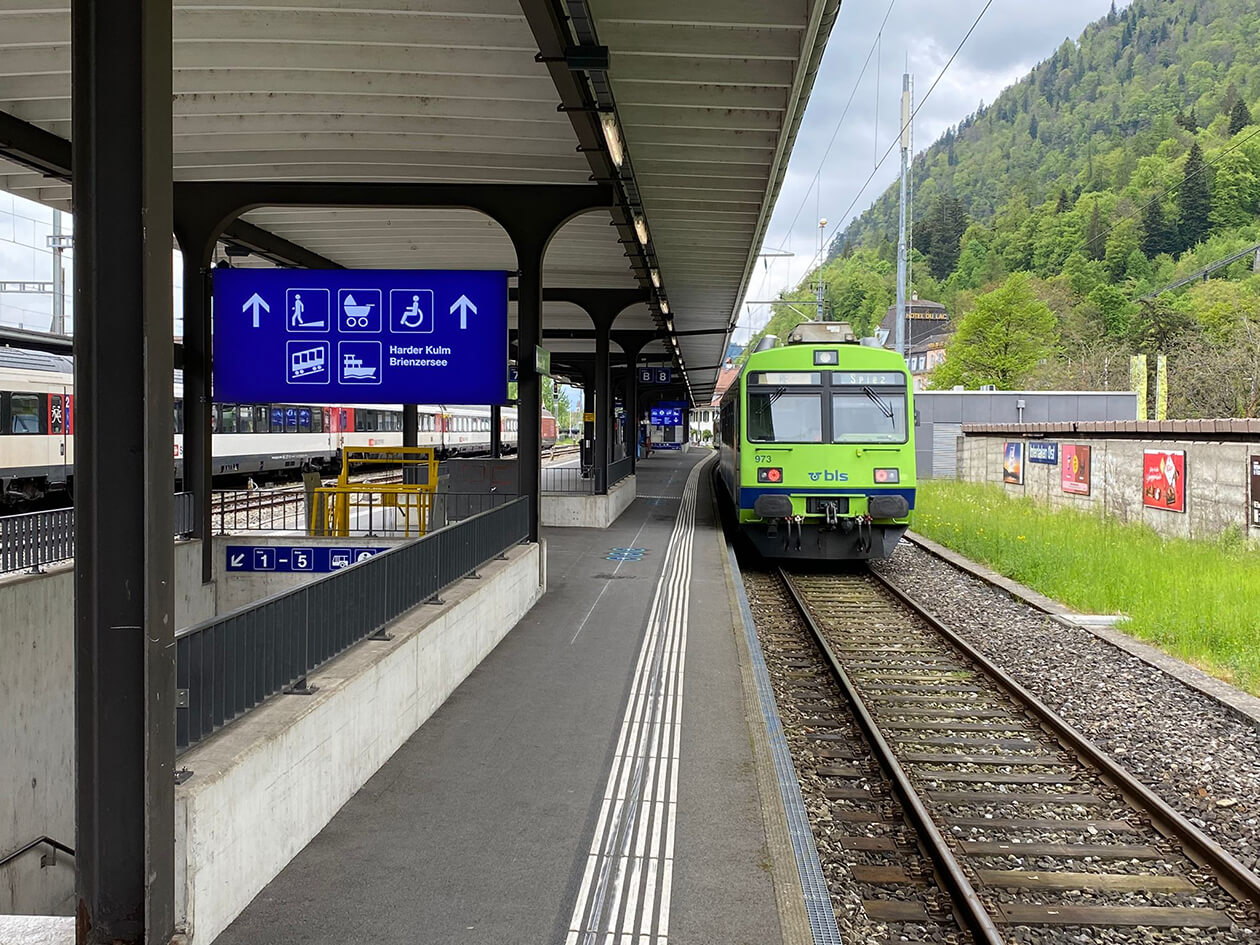 BLS Bahnhof Signaletik Interlaken